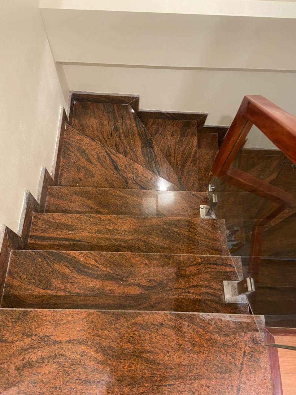 Nhà mình cho thuê nhà mới, căn góc, Mai Hắc Đế; vỉa hè 92m2* 5T- 30 Tr - Ảnh 1